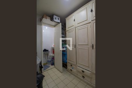 Apartamento à venda com 141m², 4 quartos e 2 vagas Apartamento à venda com 141m², 4 quartos e 2 vagasQuarto de Serviço