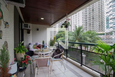 Apartamento à venda com 141m², 4 quartos e 2 vagas Apartamento à venda com 141m², 4 quartos e 2 vagasVaranda