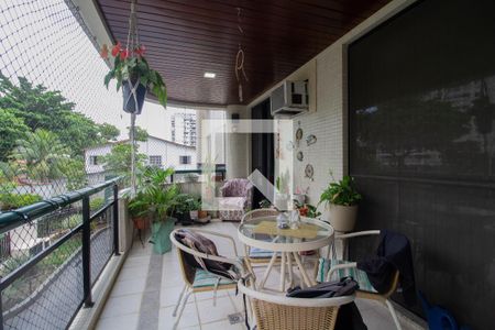 Apartamento à venda com 141m², 4 quartos e 2 vagas Apartamento à venda com 141m², 4 quartos e 2 vagasVaranda