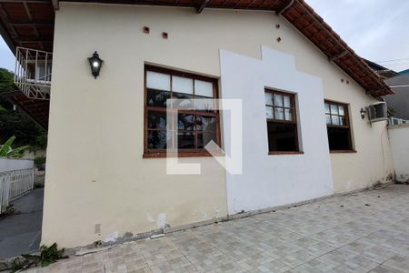 Casa de condomínio à venda com 169m², 4 quartos e 2 vagasFachada 