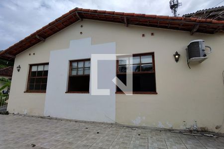 Casa de condomínio à venda com 169m², 4 quartos e 2 vagasFachada 