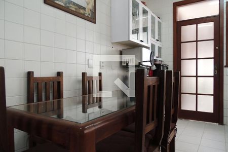 Casa de condomínio à venda com 169m², 4 quartos e 2 vagasCozinha - Armários