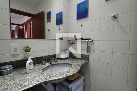 Casa de condomínio à venda com 169m², 4 quartos e 2 vagasBanheiro Social