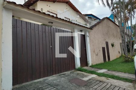 Casa de condomínio à venda com 169m², 4 quartos e 2 vagasFachada 