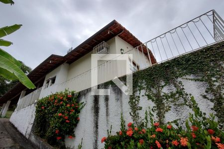 Casa de condomínio à venda com 169m², 4 quartos e 2 vagasFachada 