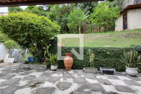 Casa de condomínio à venda com 169m², 4 quartos e 2 vagasQuintal