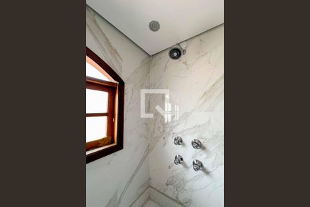 Casa à venda com 340m², 3 quartos e 4 vagasBanheiro da Suíte 1