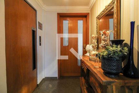 Apartamento à venda com 164m², 3 quartos e 2 vagas Apartamento à venda com 164m², 3 quartos e 2 vagasHall de Entrada