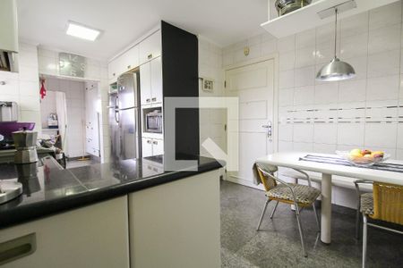Apartamento à venda com 164m², 3 quartos e 2 vagas Apartamento à venda com 164m², 3 quartos e 2 vagasCozinha