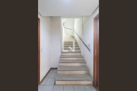 Apartamento à venda com 105m², 1 quarto e 1 vaga Apartamento à venda com 105m², 1 quarto e 1 vagaEscada