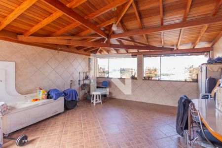 Casa à venda com 181m², 4 quartos e 2 vagas Casa à venda com 181m², 4 quartos e 2 vagasQuintal