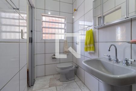 Casa à venda com 181m², 4 quartos e 2 vagas Casa à venda com 181m², 4 quartos e 2 vagasBanheiro da suíte