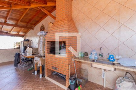 Casa à venda com 181m², 4 quartos e 2 vagas Casa à venda com 181m², 4 quartos e 2 vagasQuintal