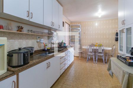 Casa à venda com 181m², 4 quartos e 2 vagas Casa à venda com 181m², 4 quartos e 2 vagasCozinha