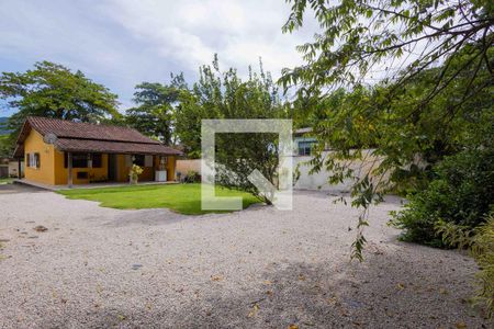 Casa à venda com 890m², 3 quartos e 5 vagas Casa à venda com 890m², 3 quartos e 5 vagasQuintal