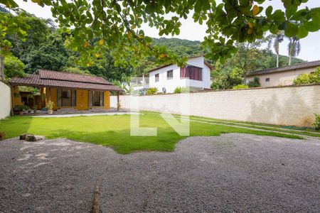 Casa à venda com 890m², 3 quartos e 5 vagas Casa à venda com 890m², 3 quartos e 5 vagasQuintal