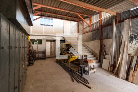 Casa à venda com 450m², 2 quartos e 3 vagasGalpão