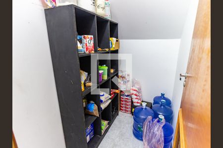 Casa à venda com 299m², 5 quartos e 4 vagas Casa à venda com 299m², 5 quartos e 4 vagasCozinha - Despensa