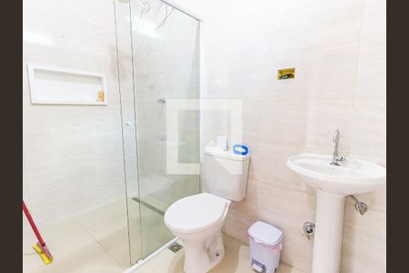 Casa à venda com 299m², 5 quartos e 4 vagas Casa à venda com 299m², 5 quartos e 4 vagasEdícula - Banheiro da Suíte 4