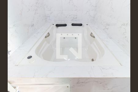 Casa à venda com 299m², 5 quartos e 4 vagas Casa à venda com 299m², 5 quartos e 4 vagasBanheiro da Suíte 1