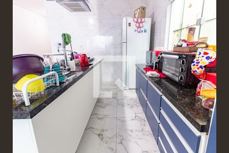 Casa à venda com 299m², 5 quartos e 4 vagas Casa à venda com 299m², 5 quartos e 4 vagasCozinha