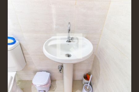 Casa à venda com 299m², 5 quartos e 4 vagas Casa à venda com 299m², 5 quartos e 4 vagasEdícula - Banheiro da Suíte 4