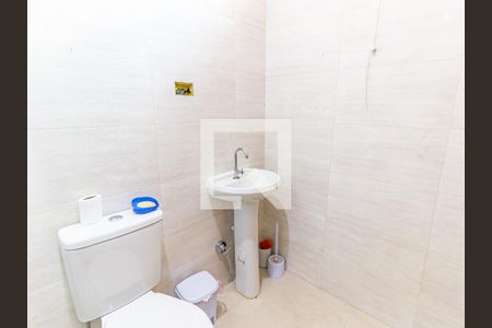 Casa à venda com 299m², 5 quartos e 4 vagas Casa à venda com 299m², 5 quartos e 4 vagasEdícula - Banheiro da Suíte 4