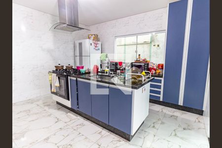 Casa à venda com 299m², 5 quartos e 4 vagas Casa à venda com 299m², 5 quartos e 4 vagasCozinha