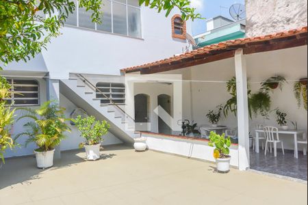 Casa à venda com 540m², 4 quartos e 10 vagas Casa à venda com 540m², 4 quartos e 10 vagasQuintal
