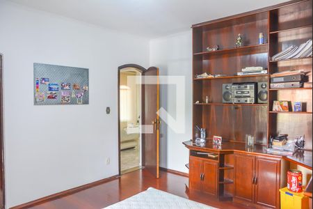 Casa à venda com 540m², 4 quartos e 10 vagas Casa à venda com 540m², 4 quartos e 10 vagasQuarto Suíte