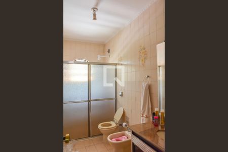 Casa à venda com 540m², 4 quartos e 10 vagas Casa à venda com 540m², 4 quartos e 10 vagasBanheiro da Suíte 2