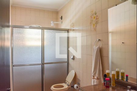 Casa à venda com 540m², 4 quartos e 10 vagas Casa à venda com 540m², 4 quartos e 10 vagasBanheiro da Suíte 2