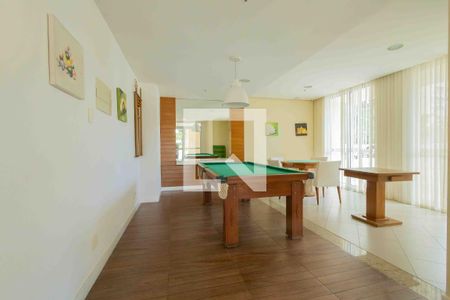 Apartamento à venda com 160m², 3 quartos e 2 vagas Apartamento à venda com 160m², 3 quartos e 2 vagasÁrea Comum Salão de Jogos