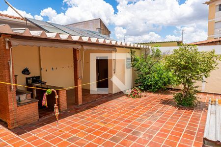 Casa à venda com 232m², 4 quartos e 5 vagasQuintal