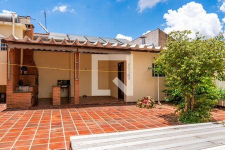 Casa à venda com 232m², 4 quartos e 5 vagasQuintal