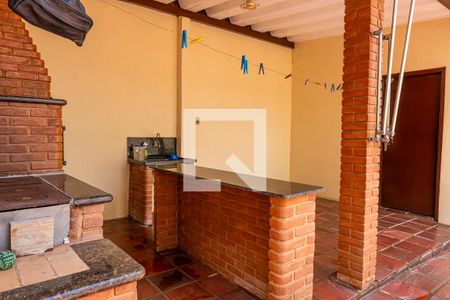 Casa à venda com 232m², 4 quartos e 5 vagasQuintal