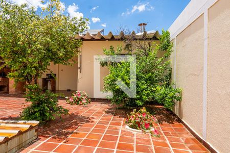 Casa à venda com 232m², 4 quartos e 5 vagasQuintal