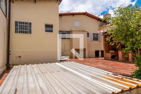 Casa à venda com 232m², 4 quartos e 5 vagasQuintal