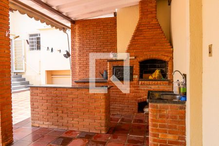 Casa à venda com 232m², 4 quartos e 5 vagasQuintal