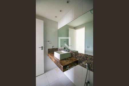 Apartamento à venda com 200m², 2 quartos e 1 vaga Apartamento à venda com 200m², 2 quartos e 1 vagaBanheiro Social