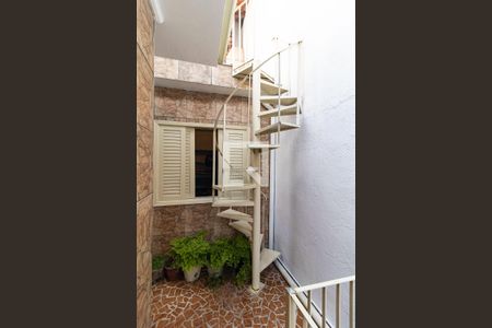 Casa à venda com 173m², 4 quartos e 2 vagas Casa à venda com 173m², 4 quartos e 2 vagasEscada da Casa 1