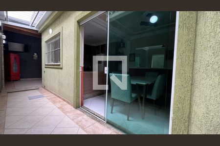 Casa à venda com 128m², 3 quartos e 4 vagas Casa à venda com 128m², 3 quartos e 4 vagasCorredor Laterla
