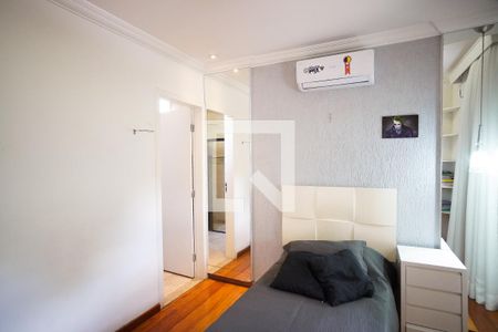 Casa à venda com 570m², 8 quartos e 4 vagasQuarto 2 - Suíte 