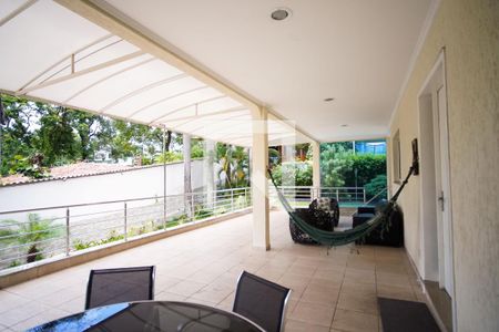 Casa à venda com 570m², 8 quartos e 4 vagasVaranda 2