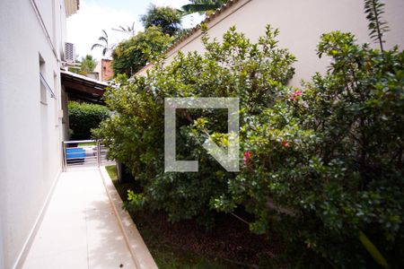 Casa à venda com 570m², 8 quartos e 4 vagasCorredor Lateral