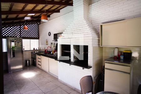 Casa à venda com 570m², 8 quartos e 4 vagasÁrea externa 