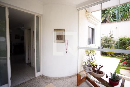 Casa à venda com 570m², 8 quartos e 4 vagasVaranda da Frente
