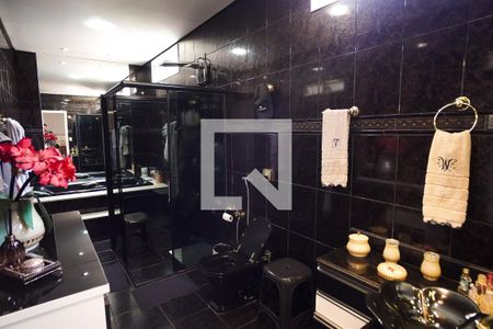 Casa à venda com 570m², 8 quartos e 4 vagasBanheiro do quarto 1