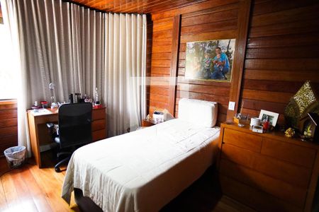 Casa à venda com 570m², 8 quartos e 4 vagasQuarto casa 2