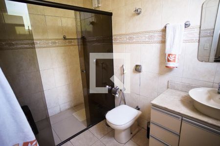 Casa à venda com 570m², 8 quartos e 4 vagasBanheiro do Quarto 2